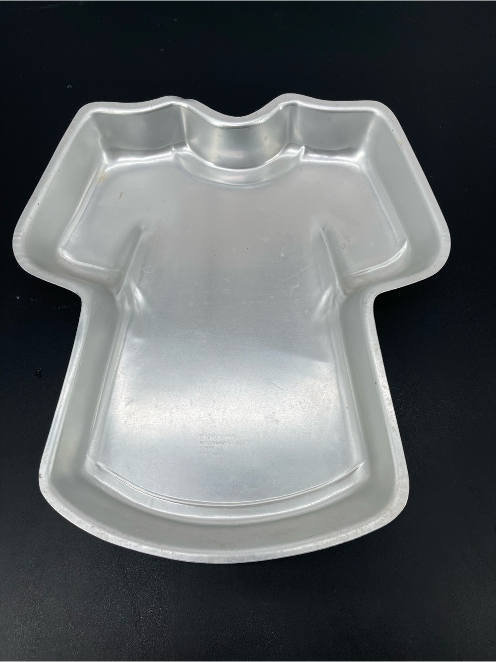 ⭐️Vintage 1979 Wilton Silver T-Shirt Cake Pan 502-5617